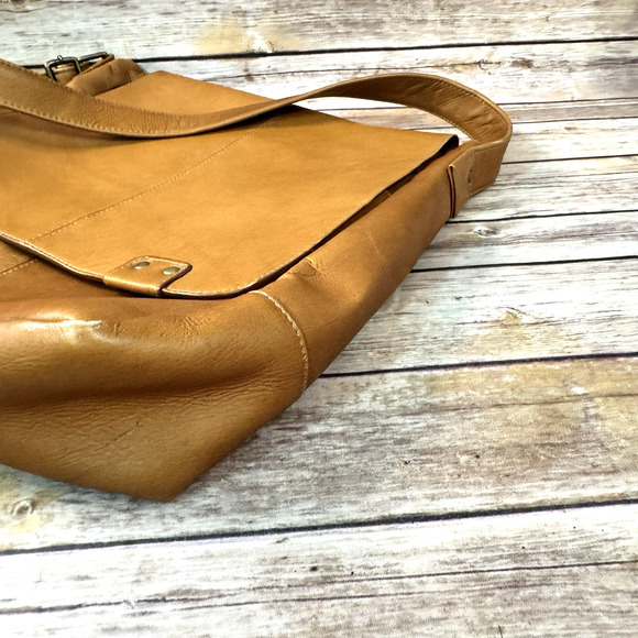 Le Donne Leather Collection Vintage Minimalist Crossbody Messenger Bag - Picture 5 of 15